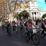 Tránsito detenido por el tren