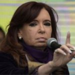 El dólar cotizó estable y bajó