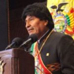 Quitarán la estatua de Kirchner del frente de la Unasur