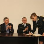 El dólar volvió a bajar y cerró debajo de los $38