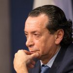 El dólar cierra el año con una fuerte baja y cae el riesgo país