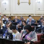 El dólar superó los $44