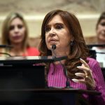 Dólar aceleró su tendencia alcista y cerró a $43,41