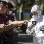 Para evitar las concentraciones, los supermercados deberán abrir al menos 13 horas por día