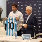 Estudiantes goleó y es finalista por el ascenso a Primera