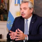 El Papa presidió en la Plaza San Pedro un Vía Crucis escrito por niños y jóvenes