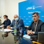 Entrega de desfibriladores para los dispensarios