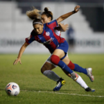 Wanda Nara viajó a Dubai con Mauro Icardi y volvió a lucir su alianza