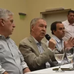 Más de 100 vehículos demorados