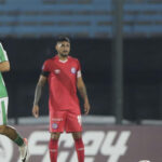 AstraZeneca neutraliza la producción global de su vacuna