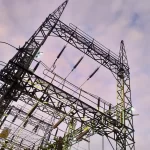 AstraZeneca neutraliza la producción global de su vacuna