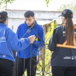 Familias se manifestaron frente a una escuela de barrio Poeta Lugones para denunciar casos de bullying