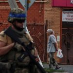 Javier Milei llegó a Bahía Blanca para supervisar la asistencia por el temporal en persona