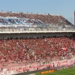 Violento robo a Daniel Gómez Rinaldi en Recoleta: un delincuente lo apuñaló en la pierna