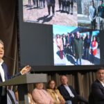 Lionel Messi firmó autógrafos y se sacó fotos con los fanáticos tras su arribo al país para la última doble fecha FIFA