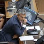 Escala el conflicto por los drones: allanan el Tribunal de Cuentas de Córdoba tras la denuncia del ministro Quinteros